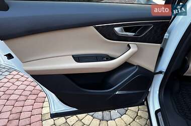 Позашляховик / Кросовер Audi Q7 2021 в 