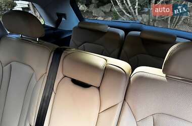 Позашляховик / Кросовер Audi Q7 2021 в 