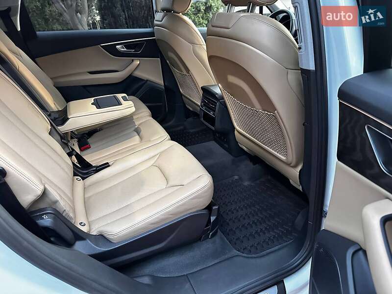 Внедорожник / Кроссовер Audi Q7 2021 в Хусте