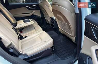 Позашляховик / Кросовер Audi Q7 2021 в 
