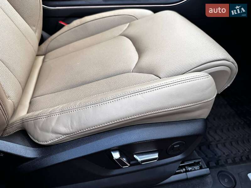 Внедорожник / Кроссовер Audi Q7 2021 в Хусте