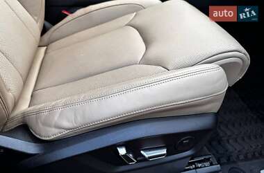 Позашляховик / Кросовер Audi Q7 2021 в 