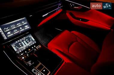Позашляховик / Кросовер Audi Q7 2021 в 