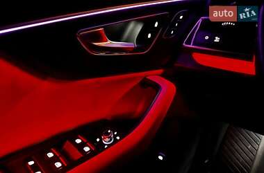 Позашляховик / Кросовер Audi Q7 2021 в 