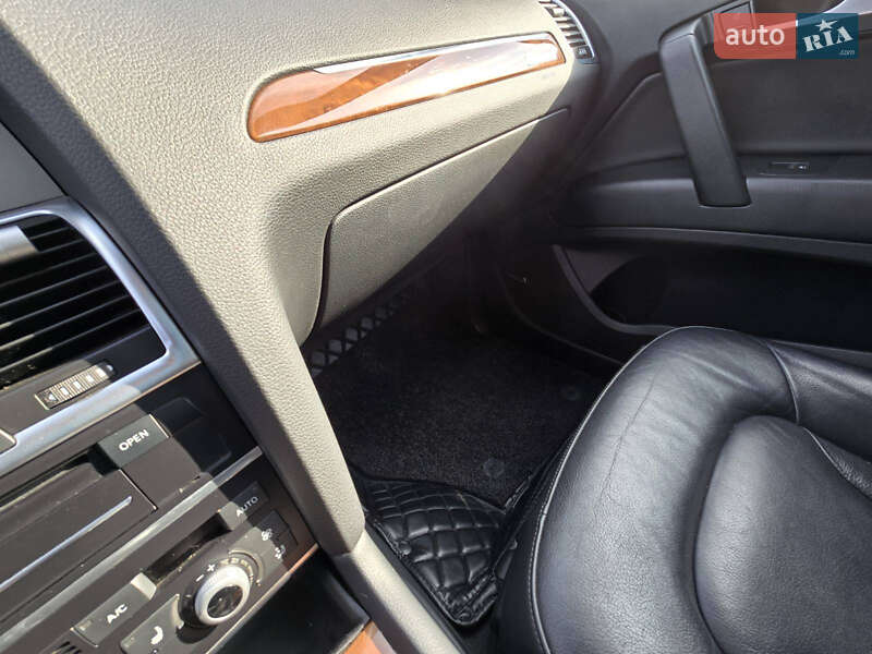 Внедорожник / Кроссовер Audi Q7 2015 в Николаеве