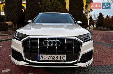 Позашляховик / Кросовер Audi Q7 2021 в 