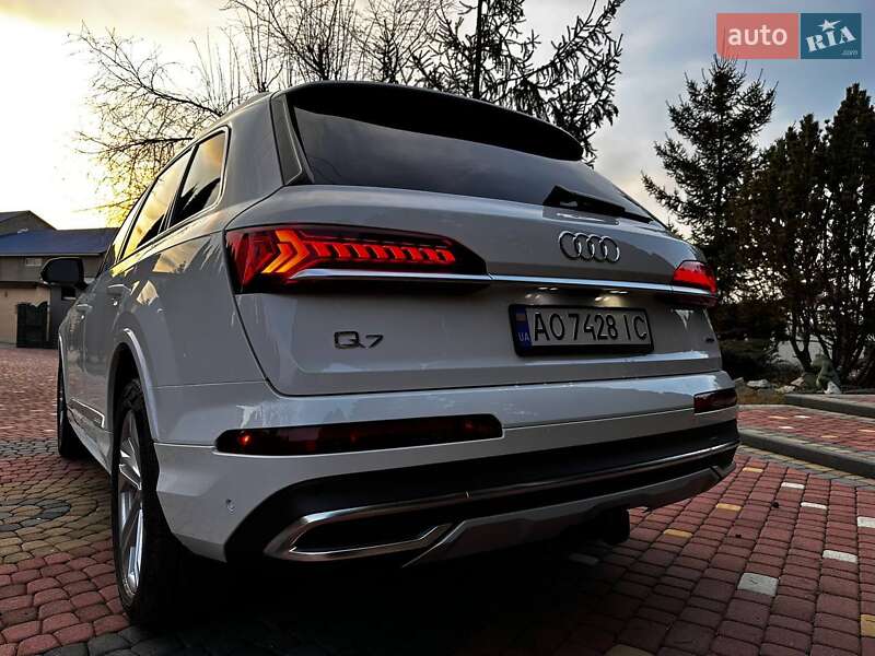 Внедорожник / Кроссовер Audi Q7 2021 в Хусте