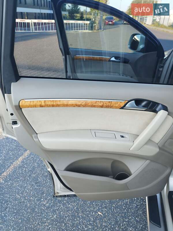 Внедорожник / Кроссовер Audi Q7 2007 в Ровно
