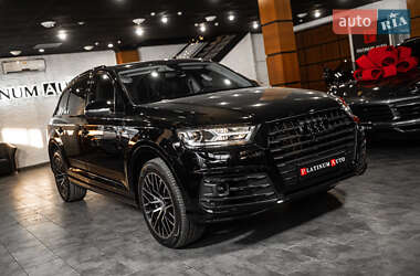 Внедорожник / Кроссовер Audi Q7 2018 в 