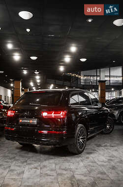 Внедорожник / Кроссовер Audi Q7 2018 в 