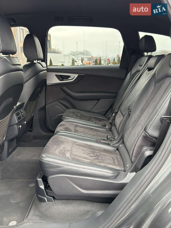 Внедорожник / Кроссовер Audi Q7 2015 в Черновцах