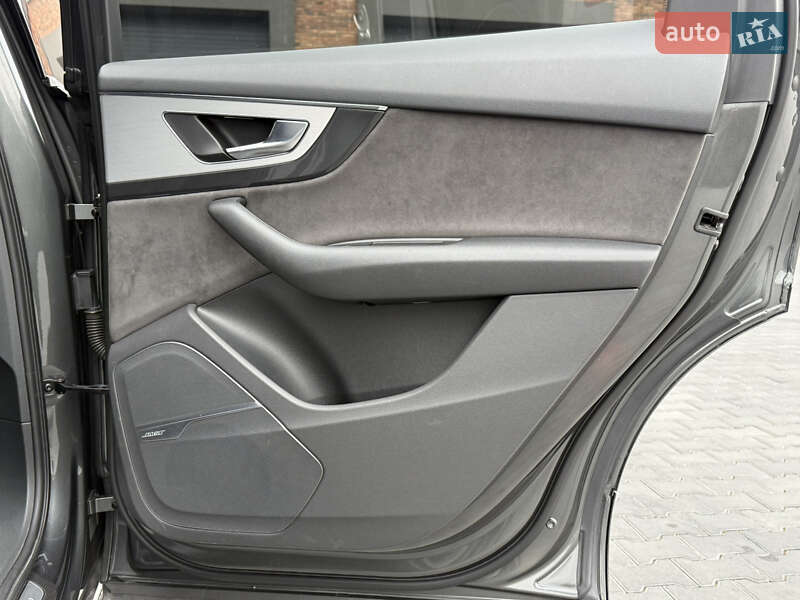 Внедорожник / Кроссовер Audi Q7 2015 в Черновцах