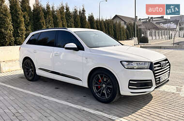 Позашляховик / Кросовер Audi Q7 2015 в Рівному