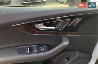 Внедорожник / Кроссовер Audi Q7 2016 в 
