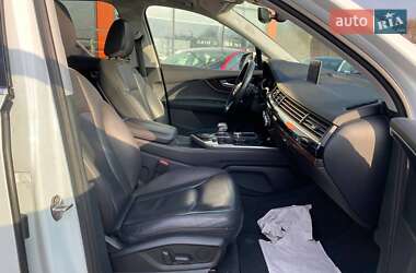 Внедорожник / Кроссовер Audi Q7 2016 в 