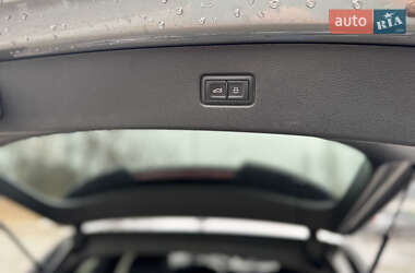 Позашляховик / Кросовер Audi Q7 2015 в 