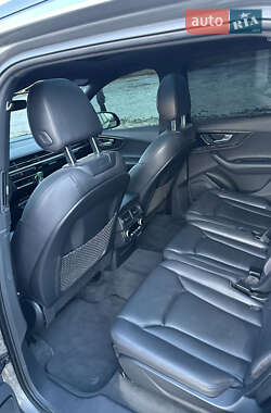 Внедорожник / Кроссовер Audi Q7 2016 в 