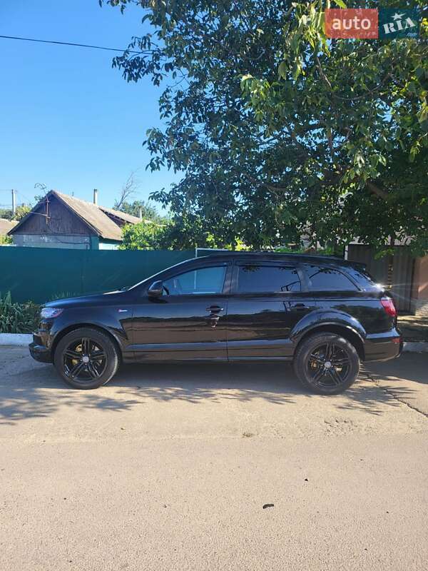 Внедорожник / Кроссовер Audi Q7 2013 в 