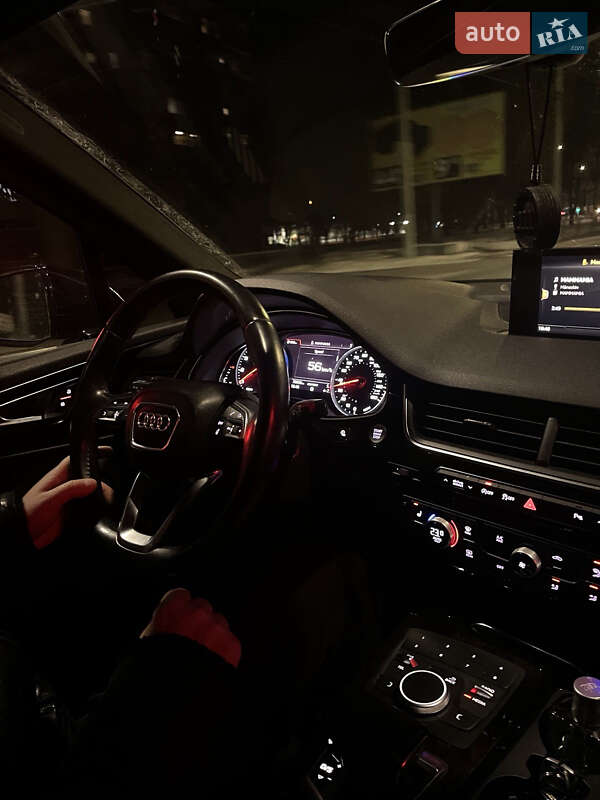 Позашляховик / Кросовер Audi Q7 2016 в Кременчуці