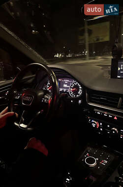 Позашляховик / Кросовер Audi Q7 2016 в 