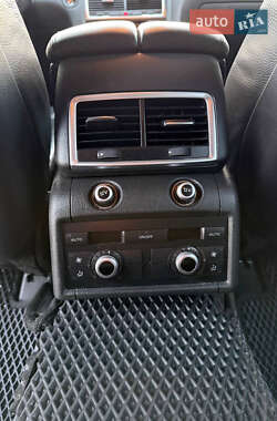 Позашляховик / Кросовер Audi Q7 2010 в 