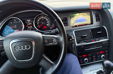 Позашляховик / Кросовер Audi Q7 2010 в 