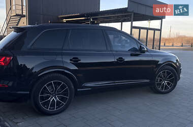 Позашляховик / Кросовер Audi Q7 2016 в 