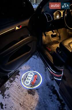 Внедорожник / Кроссовер Audi Q7 2011 в 