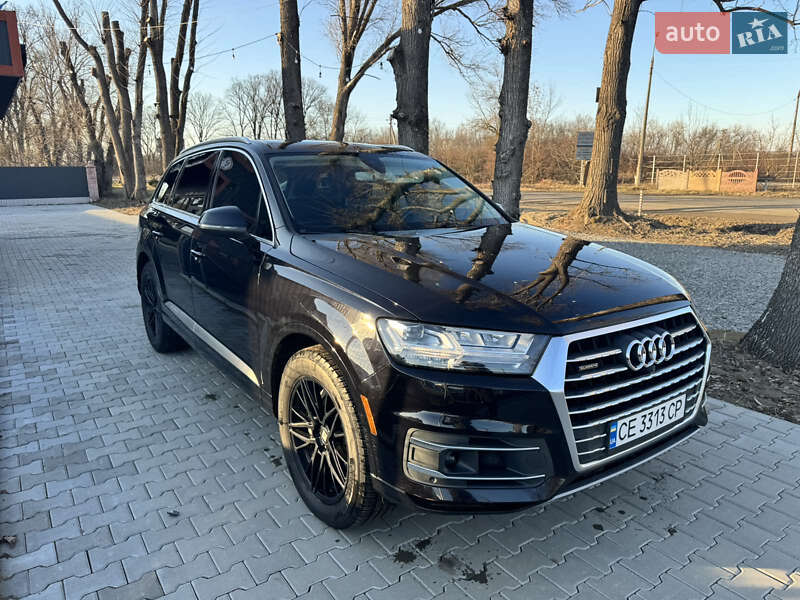 Внедорожник / Кроссовер Audi Q7 2015 в 