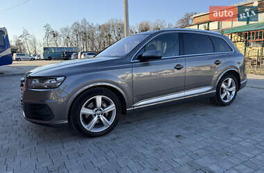 Внедорожник / Кроссовер Audi Q7 2015 в 