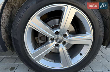 Внедорожник / Кроссовер Audi Q7 2015 в 