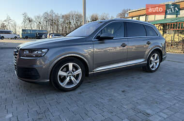 Внедорожник / Кроссовер Audi Q7 2015 в 