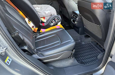 Внедорожник / Кроссовер Audi Q7 2015 в 