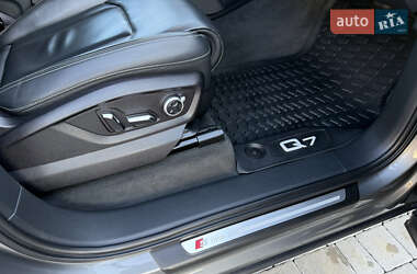 Внедорожник / Кроссовер Audi Q7 2015 в 