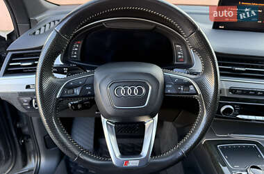 Внедорожник / Кроссовер Audi Q7 2015 в 