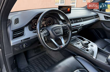 Внедорожник / Кроссовер Audi Q7 2015 в 
