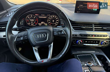 Внедорожник / Кроссовер Audi Q7 2015 в 