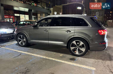 Внедорожник / Кроссовер Audi Q7 2015 в 