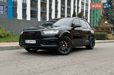 Внедорожник / Кроссовер Audi Q7 2016 в 