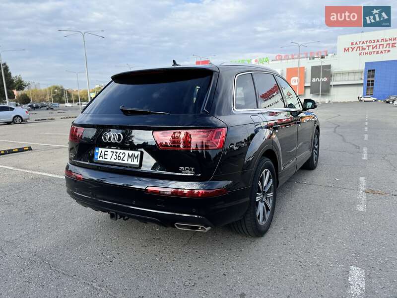 Позашляховик / Кросовер Audi Q7 2017 в Дніпрі