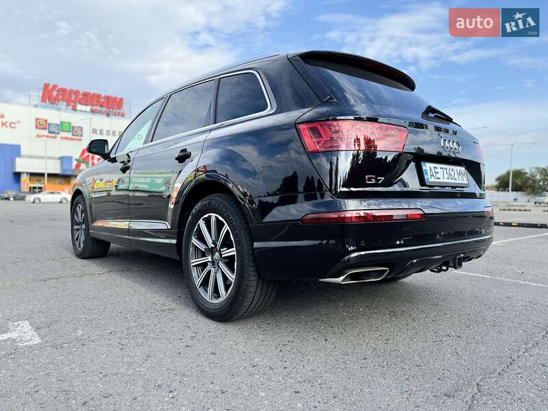 Позашляховик / Кросовер Audi Q7 2017 в Дніпрі