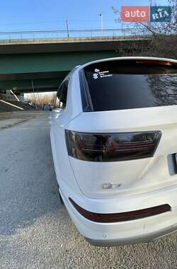 Внедорожник / Кроссовер Audi Q7 2017 в 