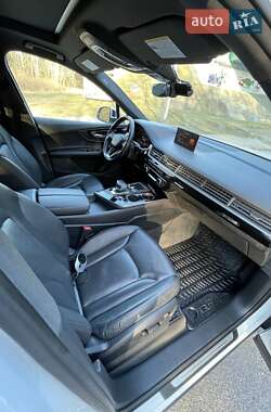 Внедорожник / Кроссовер Audi Q7 2017 в 