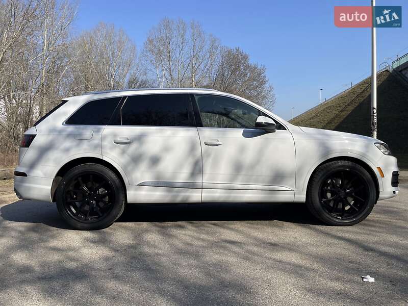 Внедорожник / Кроссовер Audi Q7 2017 в Хмельницком