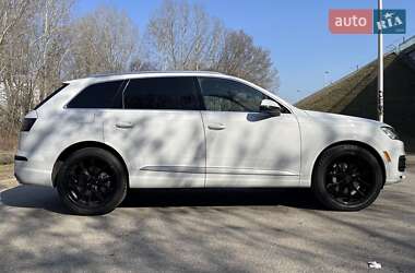 Внедорожник / Кроссовер Audi Q7 2017 в 