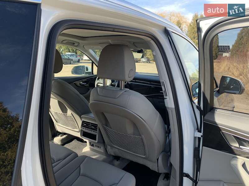 Позашляховик / Кросовер Audi Q7 2022 в Дрогобичі