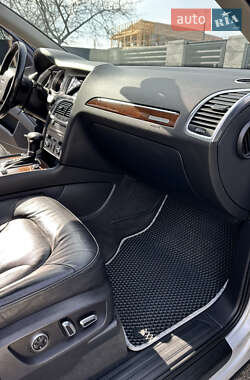 Внедорожник / Кроссовер Audi Q7 2011 в 