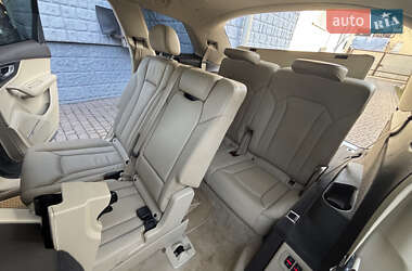 Позашляховик / Кросовер Audi Q7 2018 в 