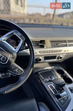 Позашляховик / Кросовер Audi Q7 2017 в 