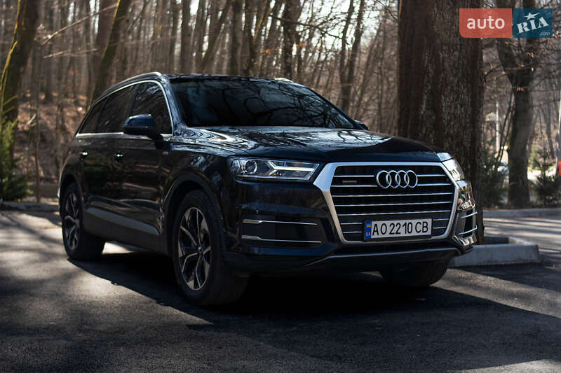 Внедорожник / Кроссовер Audi Q7 2017 в Ужгороде